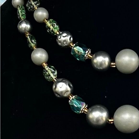 Vtg Japan Necklace 13" Green Gray Faux Pearl Crystals Double Strand Graduated - Picture 5 of 6